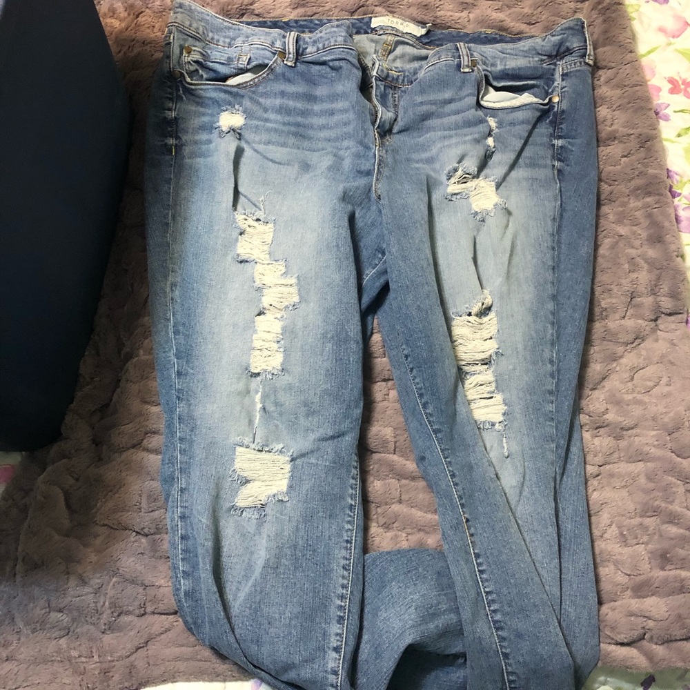 Ripped torrid stretchy jeans